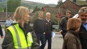 Stoltenberg besøkte flomrammede Mjøndalen - Stoltenberg i Mjøndalen