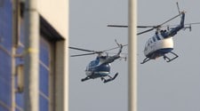 Radovan Karadzic ble trolig fraktet i helikopter da han kom til flyplassen i Rotterdam (Foto: ED OUDENAARDEN/AFP) Radovan Karadzic ble trolig fraktet i helikopter da han kom til flyplassen i Rotterdam (Foto: ED OUDENAARDEN/AFP)