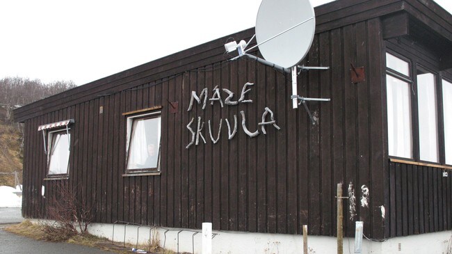 Maze skole i Finnmark (Foto: Piera Balto/NRK) Maze skole i Finnmark (Foto: Piera Balto/NRK)