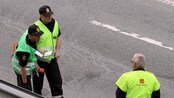 En fotgjenger ble påkjørt av semitrailer. - Politiet er på E6 der fotgjenger ble påkjørt.