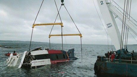Sleipner blir hevet i 2000 (Foto: Alf Ove Hansen/Scanpix) Sleipner blir hevet i 2000 (Foto: Alf Ove Hansen/Scanpix)