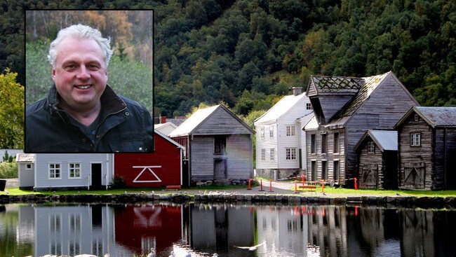 Lærdalsøyri og Jan Geir Solheim (Foto: Odd Helge Brugrand / Jan Christian Jerving/NRK) Lærdalsøyri og Jan Geir Solheim (Foto: Odd Helge Brugrand / Jan Christian Jerving/NRK)