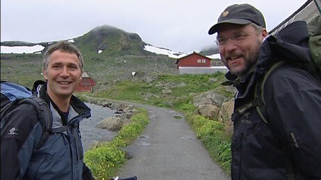 Stoltenberg og Sponheim på fiske-tur (Foto: Tore Hjørnevik/NRK) Stoltenberg og Sponheim på fiske-tur (Foto: Tore Hjørnevik/NRK)