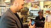 Kjøp burger med mobilen - Denne uken kom appen som gjør det mulig å handle med mobilen på butikken.