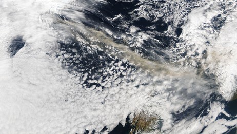 Satellittbilde av askeskyen fra Island 15. april (Foto: NASA Goddard Space Flight Center)