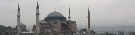 Hagia Sofia sett fra hotellterrassen. (Foto: Nina Skurtveit/NRK) Hagia Sofia sett fra hotellterrassen. (Foto: Nina Skurtveit/NRK)