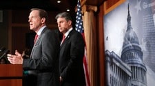 Senator Pat Toomey (R-PA) (t.v.) and Sen. Joe Manchin (D-WV) (Foto: Allison Shelley/Afp) Senator Pat Toomey (R-PA) (t.v.) and Sen. Joe Manchin (D-WV) (Foto: Allison Shelley/Afp)