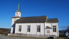 Solstad kirke i Bindal (Foto: Billy Jacobsen / NRK) Solstad kirke i Bindal (Foto: Billy Jacobsen / NRK)