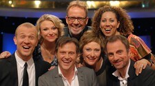 Nils Christian Fossdal, Heidi Gjermundsen Broch, Heine Totland, Ivar Dyrhaug, Kjersti Elvik, Arlene (Foto: Erik Dyrhaug/NRK) Nils Christian Fossdal, Heidi Gjermundsen Broch, Heine Totland, Ivar Dyrhaug, Kjersti Elvik, Arlene (Foto: Erik Dyrhaug/NRK)