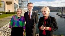 F.v. Liv Signe Navarsete, Jens Stoltenberg og Kristin Halvorsen (Foto: Ingun A. Mæhlum/Framsenteret) F.v. Liv Signe Navarsete, Jens Stoltenberg og Kristin Halvorsen (Foto: Ingun A. Mæhlum/Framsenteret)