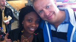 Stella Mwangi og Morten Thomassen (Foto: Hege Bakken Riise/NRK) Stella Mwangi og Morten Thomassen (Foto: Hege Bakken Riise/NRK)