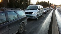 Kø på E6 på Rudshøgda, Ringsaker. (Foto: Madeleine Cederstrøm) Kø på E6 på Rudshøgda, Ringsaker. (Foto: Madeleine Cederstrøm)