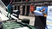 Her får dei prøve seg i skibakken - Mykje moro å finne på i Oslo på Åtgaum.
