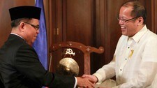 Al Haj Murad og President Benigno Aquino III (Foto: Rouelle Umali/Ap) Al Haj Murad og President Benigno Aquino III (Foto: Rouelle Umali/Ap)