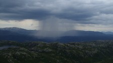 Lokal regnbyge i Hamrabø i Suldal (Foto: Ingve Djuvik)