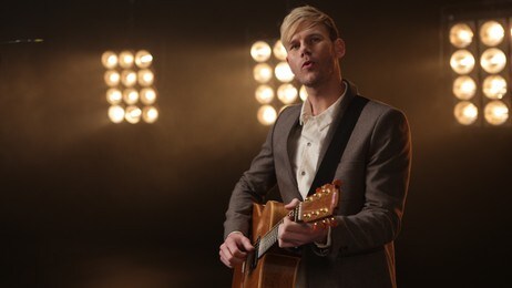 Tom Hugo (Foto: Hege Bakken Riise/NRK) Tom Hugo (Foto: Hege Bakken Riise/NRK)