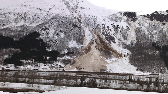Skred i Fjærland (Foto: Steinar Lote/NRK ) Skred i Fjærland (Foto: Steinar Lote/NRK )