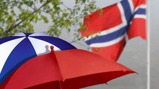 Regn 17.mai (Foto: Grafikk: Kari Løberg Skår/NRK) Regn 17.mai (Foto: Grafikk: Kari Løberg Skår/NRK)