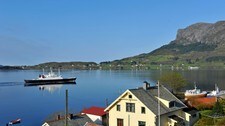 Idyllisk dag ved Granesundet i Askvoll. (Foto: Steinar Bauge)