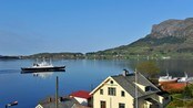 Idyllisk dag ved Granesundet i Askvoll.