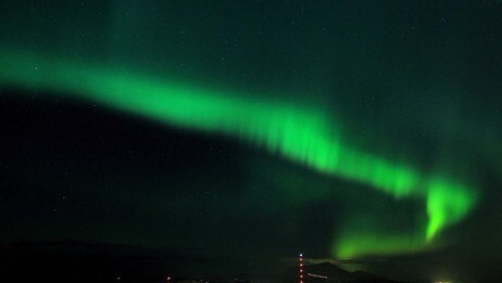 Nordlys over Vigra med  (Foto: Arnfinn Tønnesen)