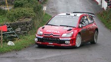Sebastien Loeb på vei til seier i Rally Irland. (Foto: ROY DEMPSTER/AFP) Sebastien Loeb på vei til seier i Rally Irland. (Foto: ROY DEMPSTER/AFP)