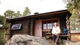 Daglig leder i Nord-Trøndelag Turistforening, Nina Kolstad, koser seg på trappen