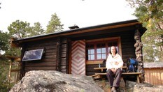 Daglig leder i Nord-Trøndelag Turistforening, Nina Kolstad, koser seg på trappen