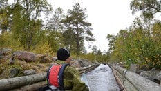 Første tømmerrenne som ender opp ved Lortholbua
