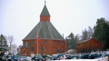 Finn-Lasse og hans far Ola Henriksen begraves fra Hadsel kirke (Foto: Bjørn Eide) Finn-Lasse og hans far Ola Henriksen begraves fra Hadsel kirke (Foto: Bjørn Eide)