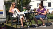 Mange folk på campingplassene - Flere campingplasser på Sørlandet har så stor pågang at de må avvise gjester. Langs hele kysten opplever campingplasser en rekordsesong. 
