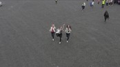 Fansen venter på Bieber - Tusenvis av fans venter spent på Justin Bieber på Telenor Arena.