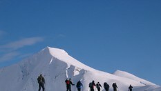 På topptur til Kyrkjetaket ved Isfjorden i Møre og Romsdal