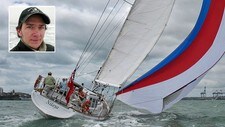 Jarle Andhøy og båten Nilaya (Foto: www.nilaya.co.nz/Arne Raanaas)
