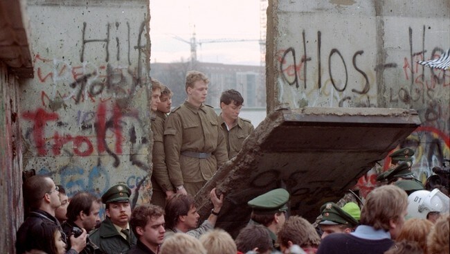 Berlinmurens fall 9. november 1989 (Scanpix/AFP) Berlinmurens fall 9. november 1989 (Scanpix/AFP)