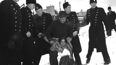 Politiet henter rom-barn i Oslo i 1955 (Foto: Storløkken, Aage/SCANPIX)