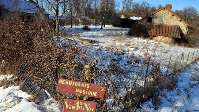B960_194049_0002 Courbefy - Village For Sale (Foto: LEFEVRE Stéphane/Photoshot) B960_194049_0002 Courbefy - Village For Sale (Foto: LEFEVRE Stéphane/Photoshot)