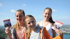 Opptur 2012. Fv Ella Knudsen, kannik u.skole og Katharina Rudjord og Nora Garvik Pedersen Gosen skole  