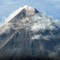 Illevarslende røykskyer fra Mayon. Illevarslende røykskyer fra Mayon.