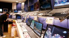 Det skal ikke koste mer enn 4-500 kroner for en datasikkerhetspakke. (Foto: PAUL SAKUMA/AP) Det skal ikke koste mer enn 4-500 kroner for en datasikkerhetspakke. (Foto: PAUL SAKUMA/AP)