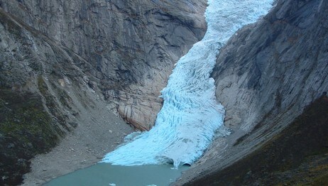 Briksdalsbreen i 2005 (Foto: Bjerknessenteret) Briksdalsbreen i 2005 (Foto: Bjerknessenteret)