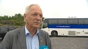 Liv og lære om miljøet - Ap-topper i Nordland promoterer viktigheten av miljøengasjement, mens bussen går unødvengig på tomgang.