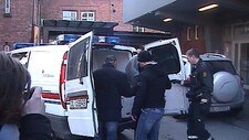 Til Legevakten etter skyting (Foto: Daniel D. Laabak) Til Legevakten etter skyting (Foto: Daniel D. Laabak)