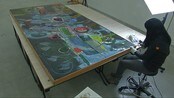 Gamle malerier blir som nye - Mange lar seg fasinere av kunst, men noen lar seg begeistre av skader, smuss og detaljer på kunstverkene. Vi skal til Sørlandets Kunstmuseum og et arbeid som vanligvis er nokså gjemt.