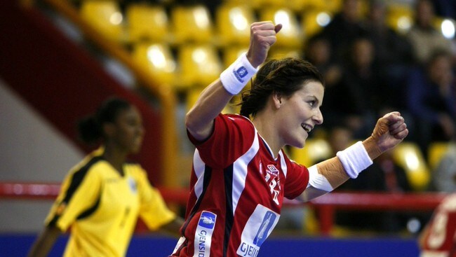 Linn Kristin Riegelhuth jubler etter scoring mot Portugal. (Foto: Kallestad, Gorm/SCANPIX) Linn Kristin Riegelhuth jubler etter scoring mot Portugal. (Foto: Kallestad, Gorm/SCANPIX)