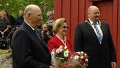 Kongeparet i Osen - Kong Harald og dronning Sonja besøker Osen og blir sjarmert av folkelig humor fra havgapet.