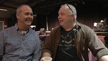 Komikerparet Pål Nilsen og Atle Jensen diskuterer forskjellen på drømmer, dagdrømmer og mareritt i Båthusteateret i Fredrikstad.