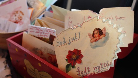 Det eldste julekortet (Foto: Hilde Zahl/NRK) Det eldste julekortet (Foto: Hilde Zahl/NRK)