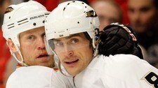 Kjevebrudd for Teemu Selänne (Foto: Nam Y. Huh/Scanpix/AP)