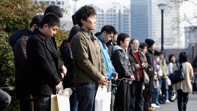 Minnemarkering i Japan (Foto: ISSEI KATO/Reuters) Minnemarkering i Japan (Foto: ISSEI KATO/Reuters)